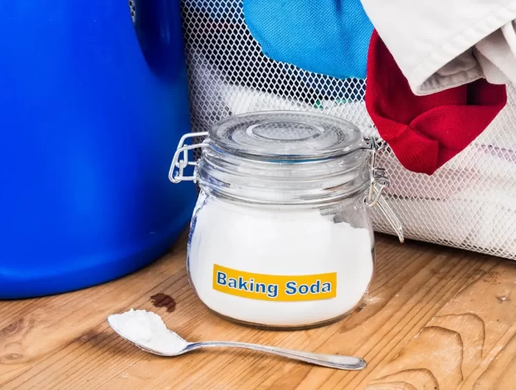5 ways to use baking soda for clothes care