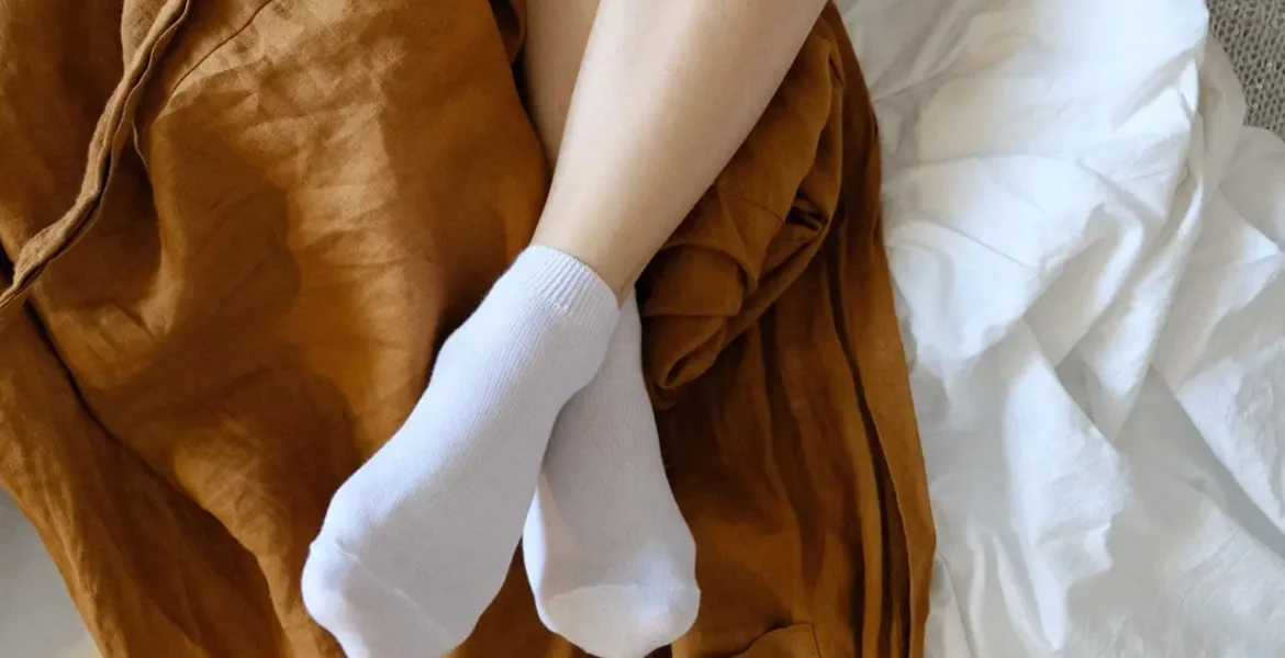 How to wash white socks at home
