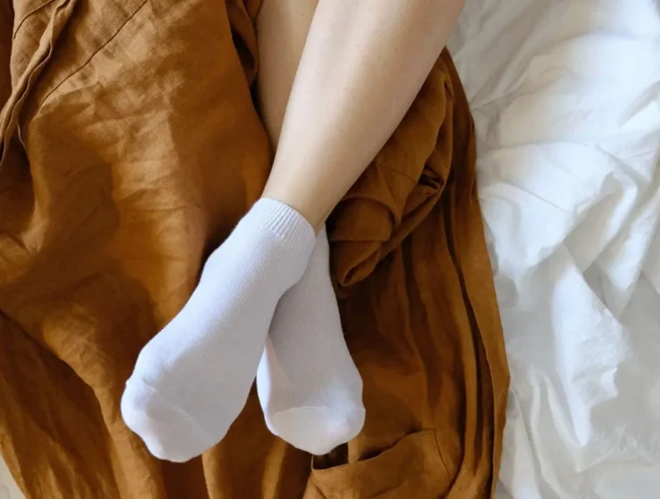 How to wash white socks at home